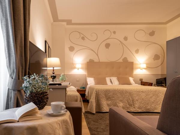 Hotel Ambasciatori : photo 1 de la chambre chambre familiale (2 adultes et 2 enfants)