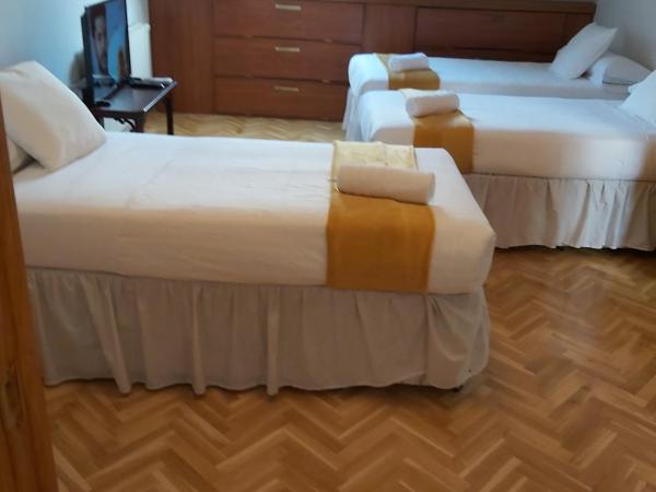 Chalet Avila Rooms : photo 2 de la chambre chambre lits jumeaux avec toilettes communes