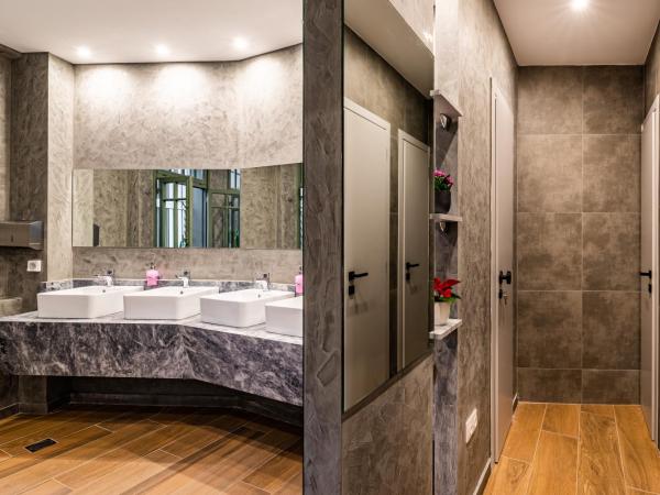 Athens Hub Hostel : photo 6 de la chambre lit dans dortoir mixte de 8 lits