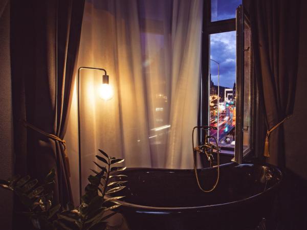 Noble Boutique Hotel - Adults Only : photo 9 de la chambre suite deluxe avec baignoire