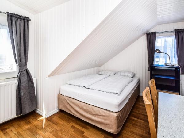 Guesthouse Aurora : photo 3 de la chambre chambre double ou lits jumeaux avec salle de bains commune