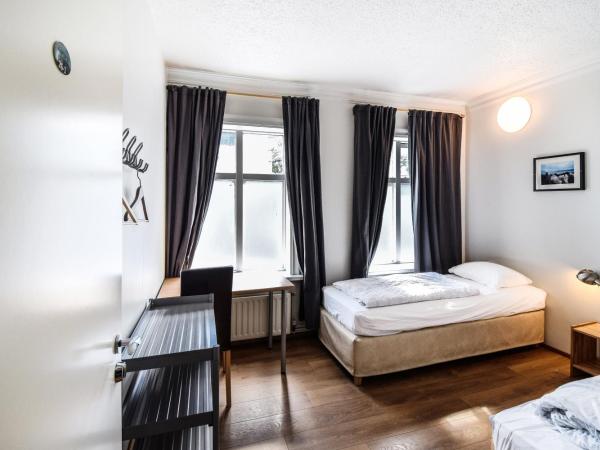 Guesthouse Aurora : photo 4 de la chambre chambre double ou lits jumeaux avec salle de bains commune