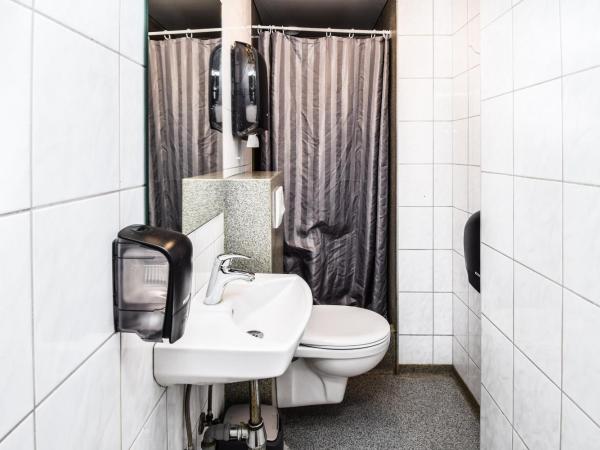 Guesthouse Aurora : photo 1 de la chambre chambre simple avec salle de bains commune