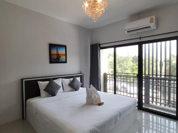 Bann Tawan Hostel & Spa : photo 2 de la chambre chambre double deluxe avec balcon