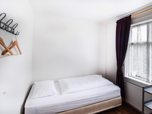 Guesthouse Andrea : photo 2 de la chambre chambre simple standard avec salle de bains commune