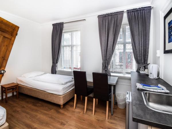 Guesthouse Andrea : photo 2 de la chambre chambre double ou lits jumeaux avec salle de bains commune