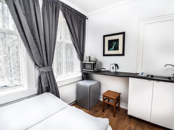 Guesthouse Andrea : photo 4 de la chambre chambre double ou lits jumeaux avec salle de bains commune