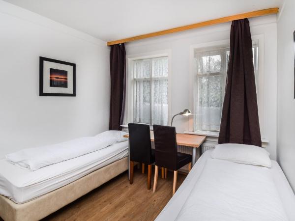 Guesthouse Andrea : photo 10 de la chambre chambre double ou lits jumeaux avec salle de bains commune