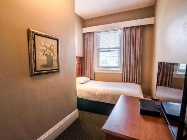 The Sylvia Hotel : photo 3 de la chambre hébergement 3 lits