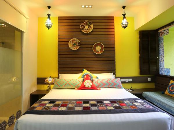 Furama RiverFront : photo 2 de la chambre hébergement thème club avec cour