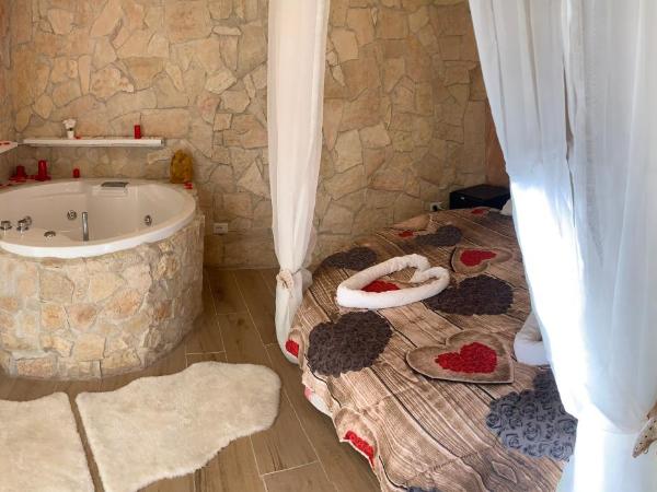 Domus 2 : photo 5 de la chambre chambre double avec baignoire spa