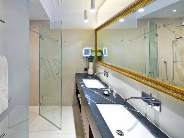 Hotel Maximilian - Stadthaus Penz : photo 4 de la chambre chambre double supérieure