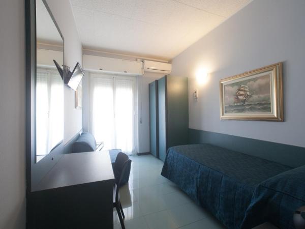 Hotel Tirreno : photo 1 de la chambre petite chambre simple
