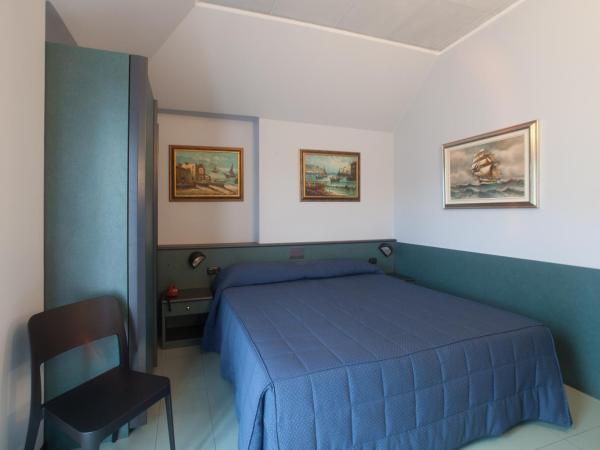 Hotel Tirreno : photo 3 de la chambre chambre triple