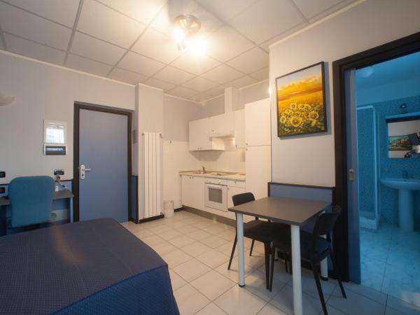Hotel Tirreno : photo 2 de la chambre chambre lit queen-size avec kitchenette - annexe