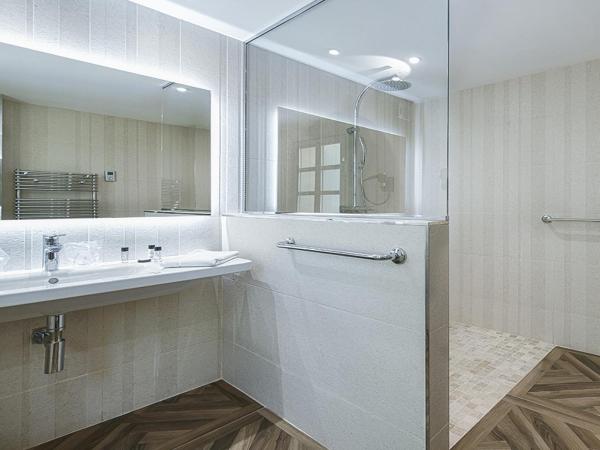 Le Jas de Gordes : photo 3 de la chambre chambre double ou lits jumeaux avec terrasse