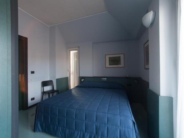 Hotel Tirreno : photo 6 de la chambre chambre triple