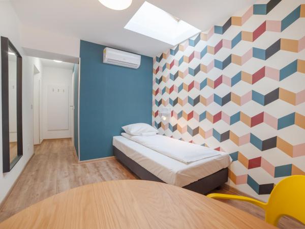 Atlantis Hostel : photo 1 de la chambre chambre simple avec salle de bains privative