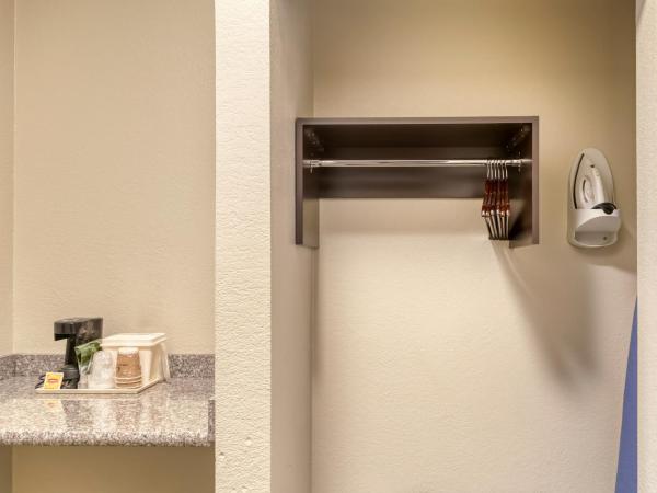 Trident Inn & Suites New Orleans : photo 7 de la chambre chambre lit king-size