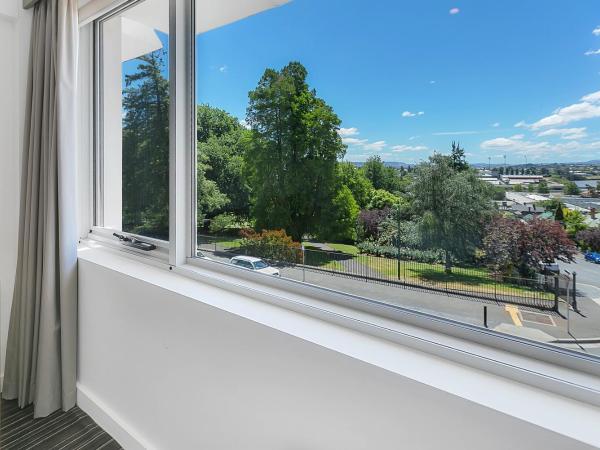 Hotel Launceston : photo 2 de la chambre chambre king avec vue sur le parc