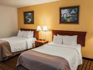 Travelodge by Wyndham Indianapolis Speedway : photo 3 de la chambre room #5831008