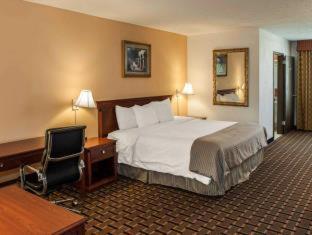 Travelodge by Wyndham Indianapolis Speedway : photo 3 de la chambre room #5831009