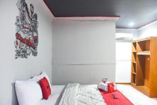 RedDoorz Plus near RSCM Jakarta : photo 1 de la chambre room #435249206