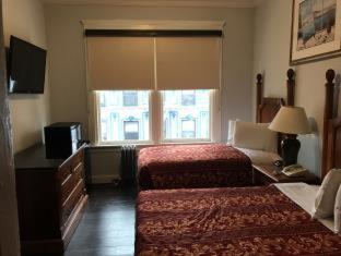 Warfield Hotel : photo 1 de la chambre room #217645007