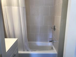 Warfield Hotel : photo 2 de la chambre room #217645009