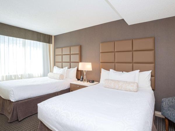Best Western Premier Chateau Granville Hotel & Suites & Conference Centre : photo 1 de la chambre suite avec lits multiples, balcon et canapé-lit - non-fumeurs