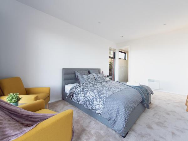 Nature & Relax House, Panoramic sea view, Free parking40 : photo 2 de la chambre chambre lit king-size avec balcon