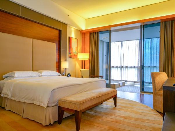 Hyatt Regency Dongguan : photo 10 de la chambre suite lit king-size - vue sur lac