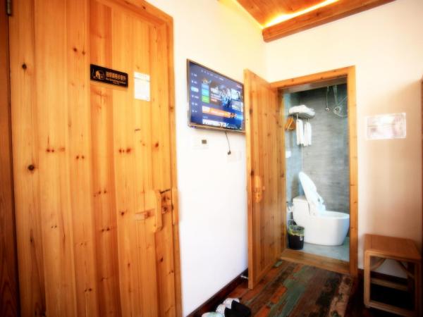 Begonia Flowers Guesthouse : photo 2 de la chambre chambre familiale