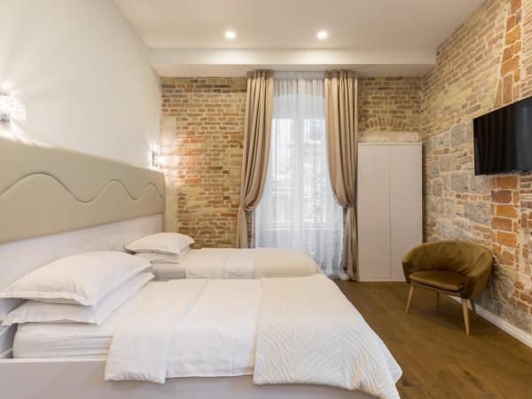 Pellegrini Luxury Rooms : photo 8 de la chambre chambre double ou lits jumeaux deluxe - vue sur ville