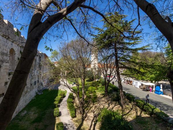 Pellegrini Luxury Rooms : photo 4 de la chambre chambre double ou lits jumeaux deluxe - vue sur ville