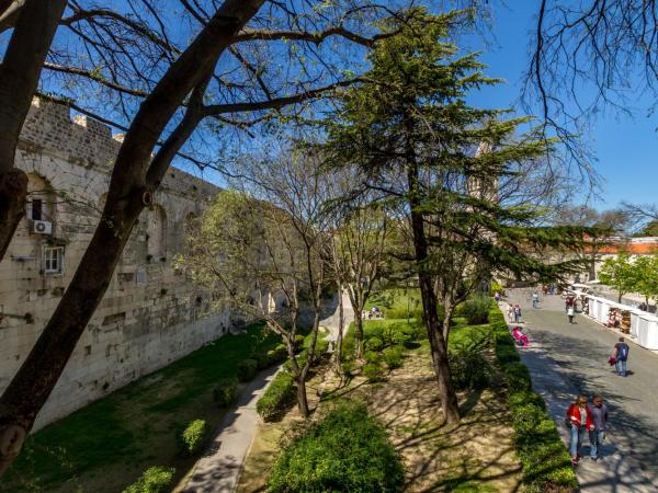 Pellegrini Luxury Rooms : photo 5 de la chambre chambre double deluxe - vue sur jardin