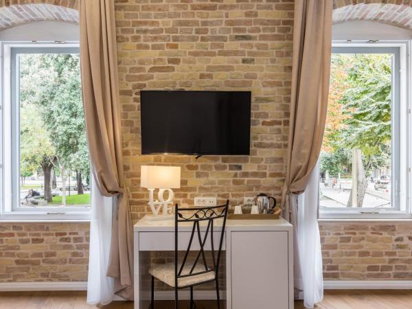 Pellegrini Luxury Rooms : photo 2 de la chambre chambre double deluxe avec lit d'appoint