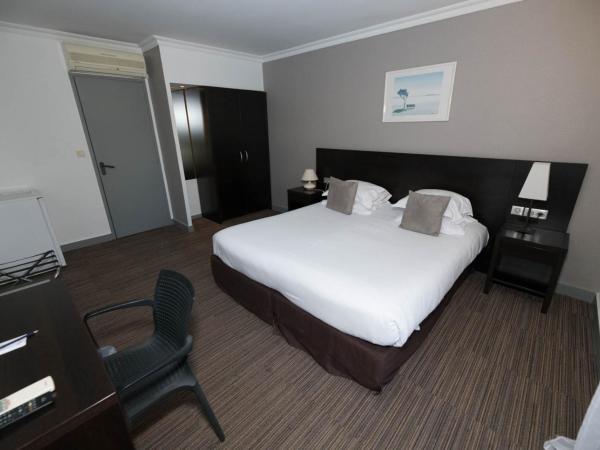 Domaine de la Petite Isle - Luberon : photo 2 de la chambre chambre triple