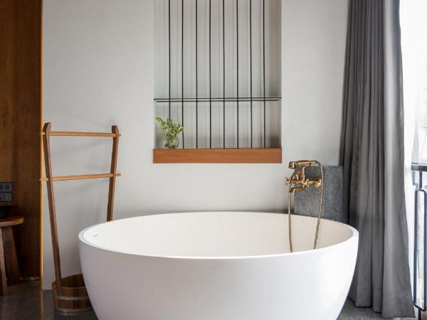Hotel Gahn - SHA Plus : photo 9 de la chambre chambre double deluxe avec baignoire