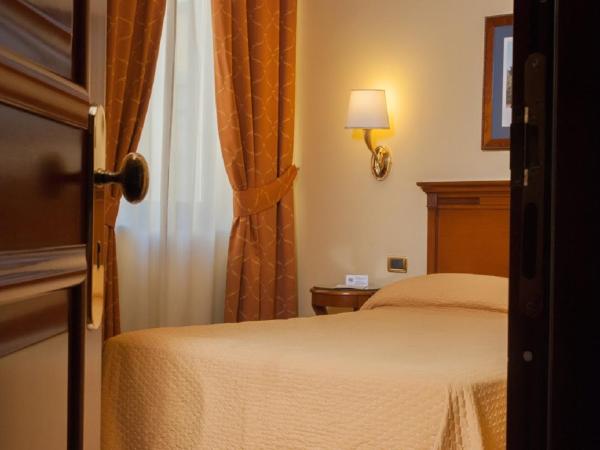 Le Cheminée Business Hotel Napoli : photo 3 de la chambre chambre double Économique