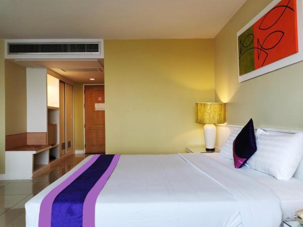 Tongtara Riverview Hotel : photo 2 de la chambre chambre double ou lits jumeaux supérieure avec vue sur ville