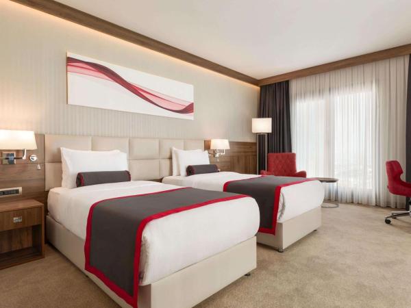 Ramada Beylikduzu : photo 1 de la chambre chambre lits jumeaux deluxe avec balcon
