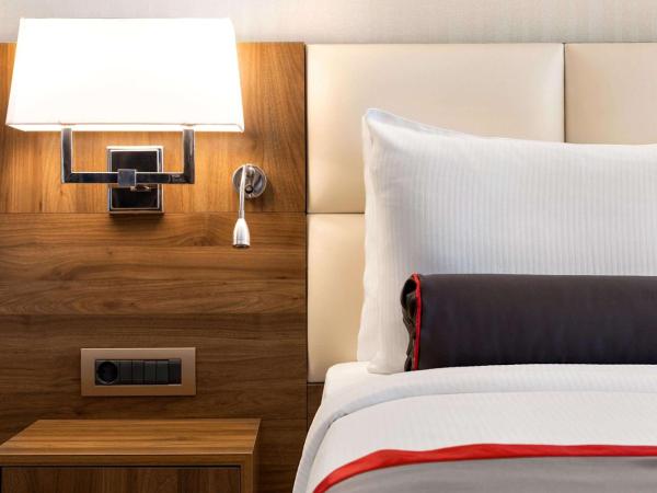 Ramada Beylikduzu : photo 3 de la chambre chambre double - accessible aux personnes à mobilité réduite