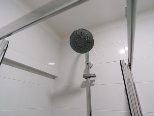 Change The World Hostels - Porto - Santa Catarina : photo 8 de la chambre chambre lits jumeaux avec salle de bains