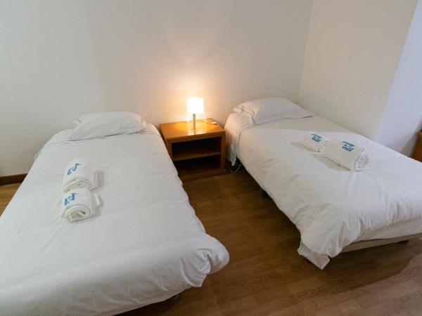 Change The World Hostels - Porto - Santa Catarina : photo 9 de la chambre chambre lits jumeaux avec salle de bains