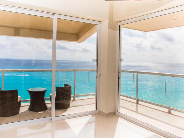2 Story Oceanfront Penthouses on Cancun Beach! : photo 2 de la chambre penthouse