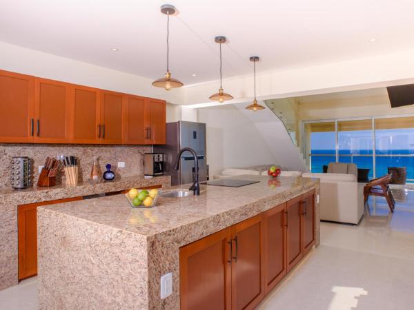 2 Story Oceanfront Penthouses on Cancun Beach! : photo 3 de la chambre penthouse