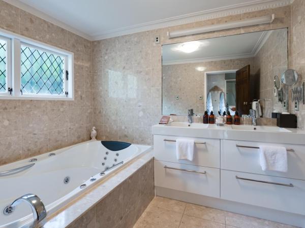 On The Point - Lake Rotorua : photo 7 de la chambre lake view lodge suite