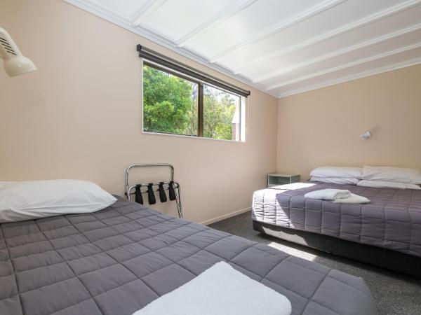 Blue Lake TOP 10 Holiday Park : photo 3 de la chambre two-bedroom self-contained cabin