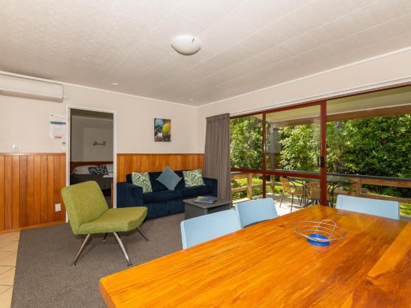 Blue Lake TOP 10 Holiday Park : photo 2 de la chambre lake view cabin with kitchen